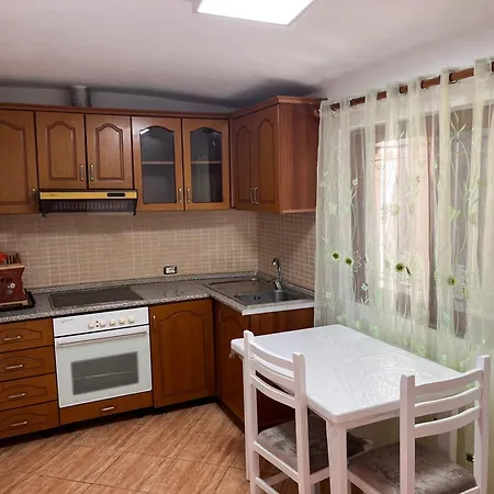 Vila Cozy House Close To Center Tirana